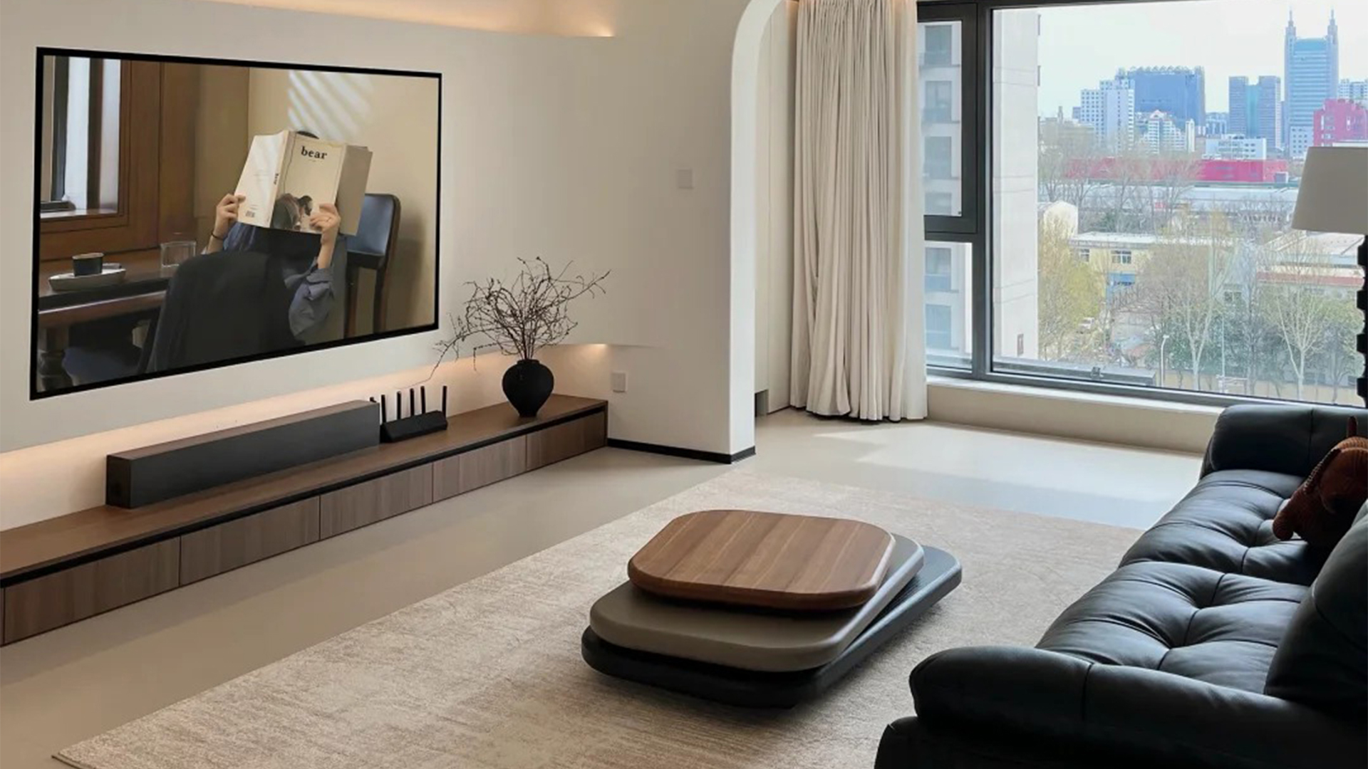 現(xiàn)代簡(jiǎn)約風(fēng)融合材質(zhì)對(duì)比與光影層次打造個(gè)性家居空間