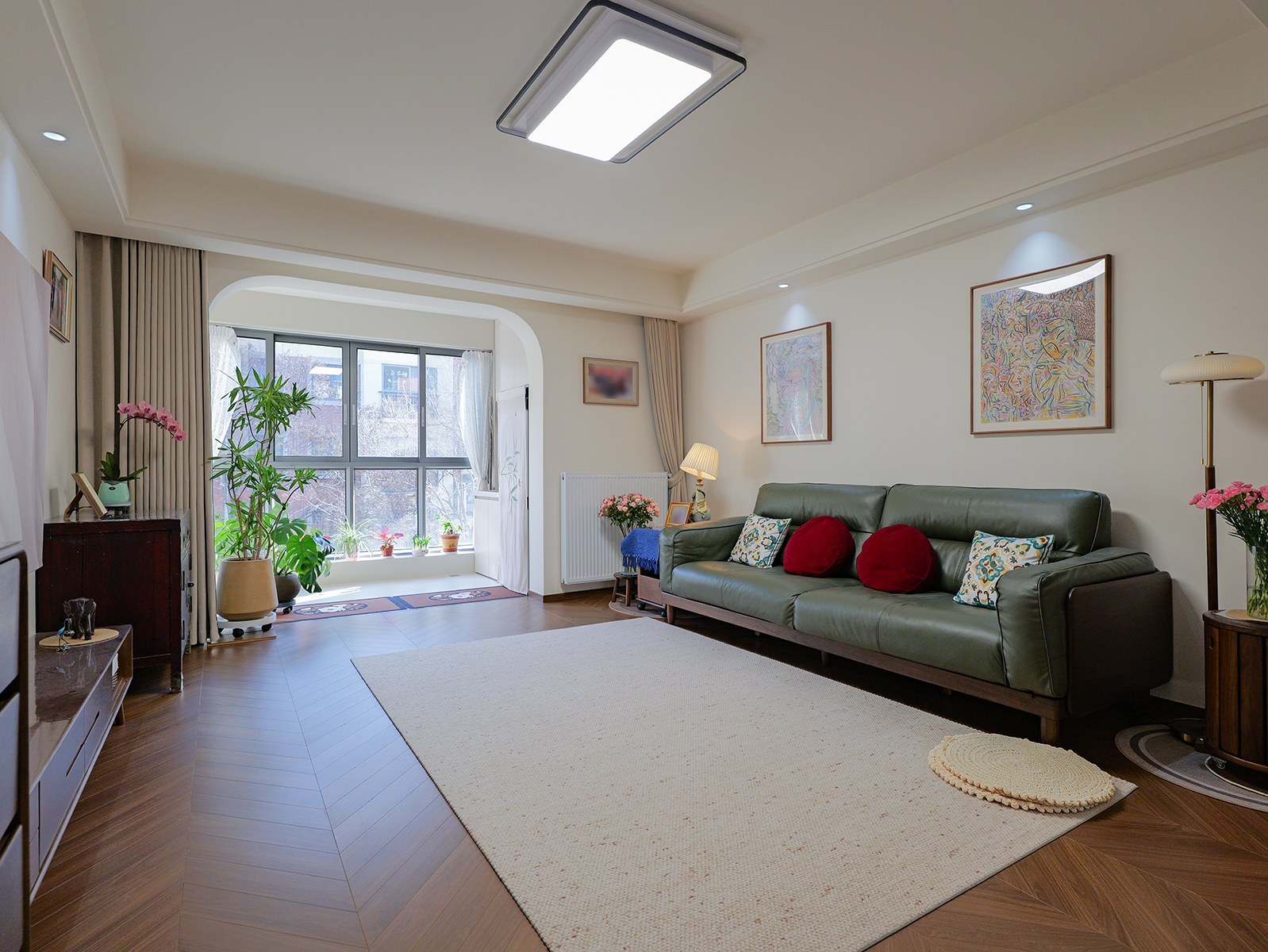 現(xiàn)代簡約居：暖調(diào)軟裝襯質(zhì)感 輕簡里藏溫馨