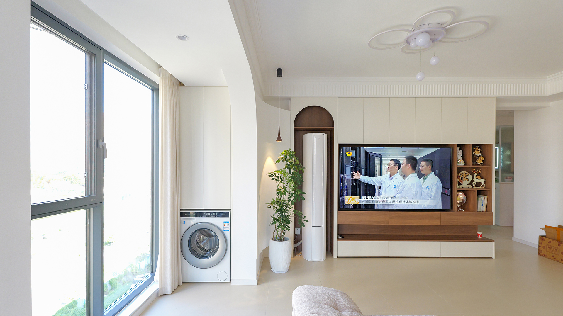 現(xiàn)代簡約宅 圓弧線織就通透整潔舒居感